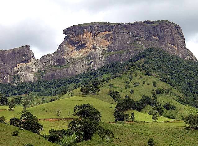 A famosa Pedra do Baú, em  São Bento do Sapucaí