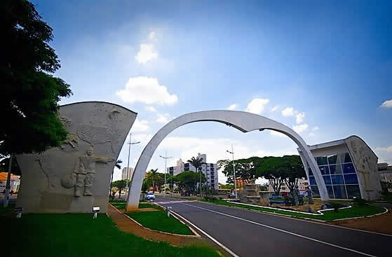 Portal da cidade de Americana. Foto Paulo Li.
