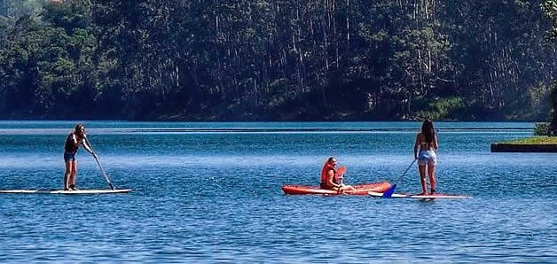 Em Mairiporã, tranquilidade até sobre a água.