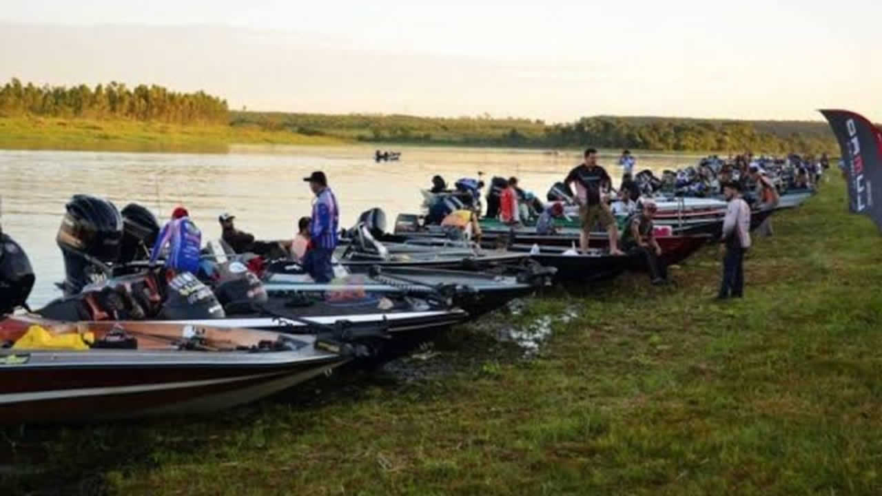 Campeonato de Pesca em Sud Mennucci (SP).
