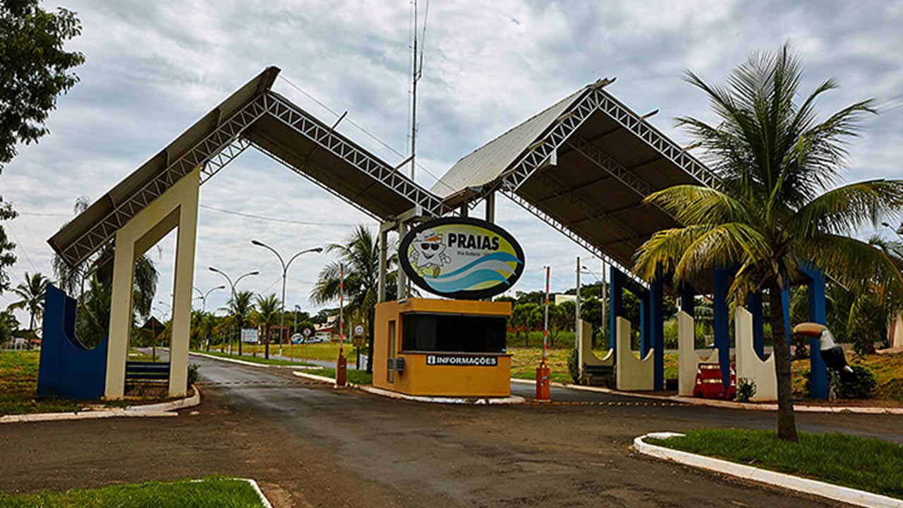 Praias de Ilha Solteira.  Foto Ken Chu. 