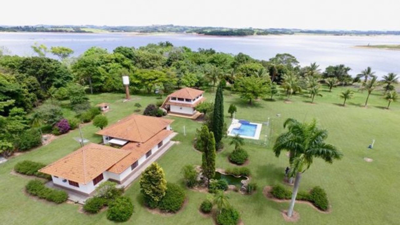 Em Barão de Antonina (SP) uma Casa de Campo ideal.