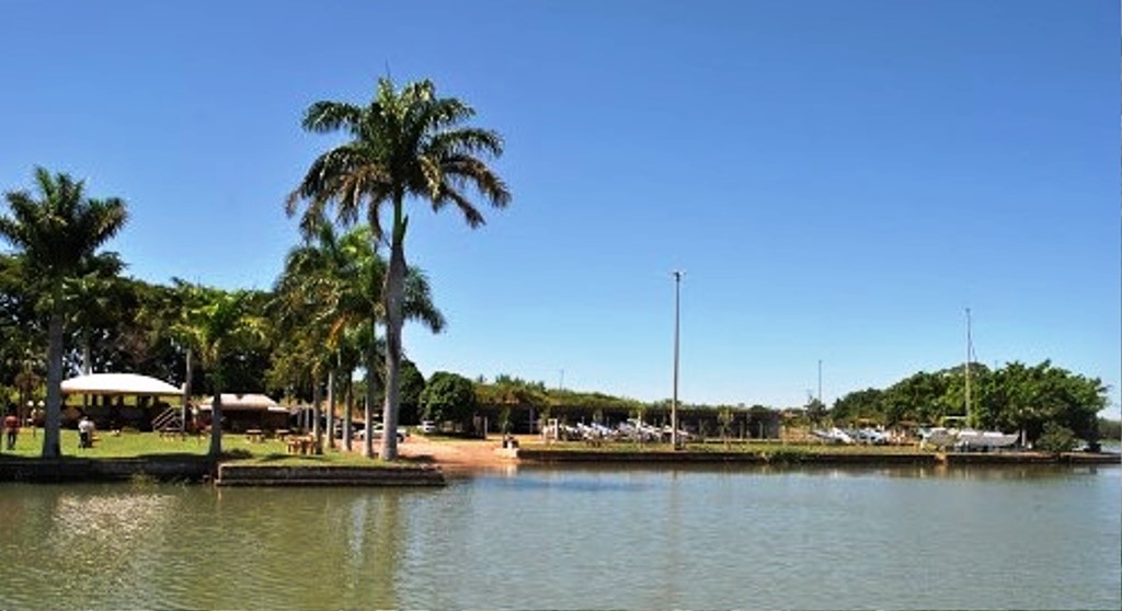 Quiosques em Adolfo (SP).  Foto Enjoy Trip.