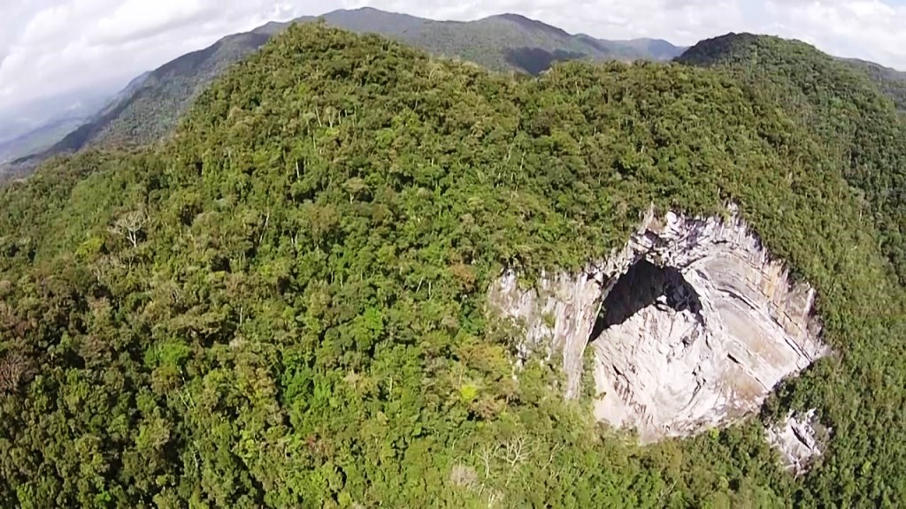 Casa de Pedra, caverna com entrada mais alta do mundo.