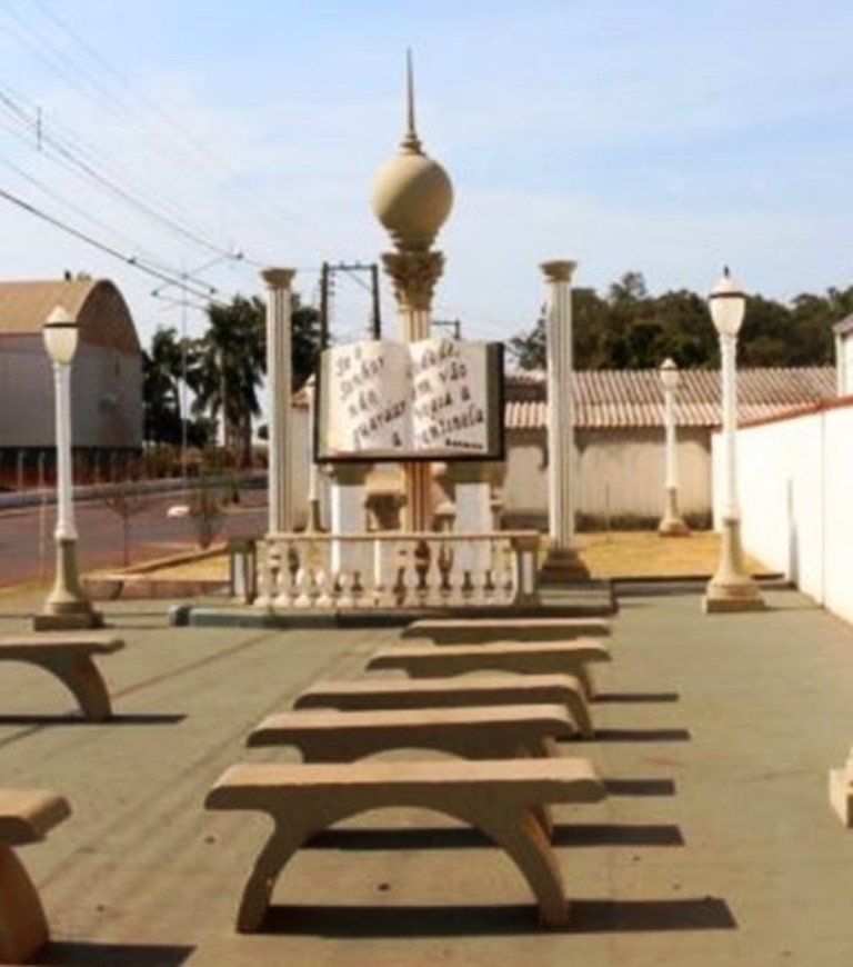 Original Praça da Bíblia em Florínea (SP).