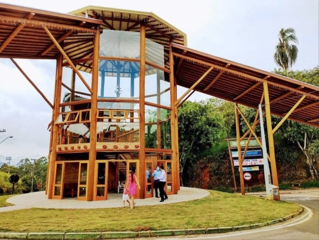 Outra vista do Portal Turístico de Paraibuna.  Foto Canal 39.