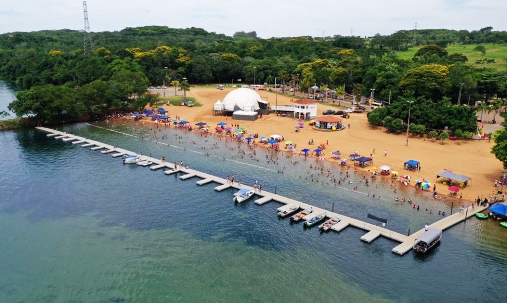Praia artificial de Rosana (SP).