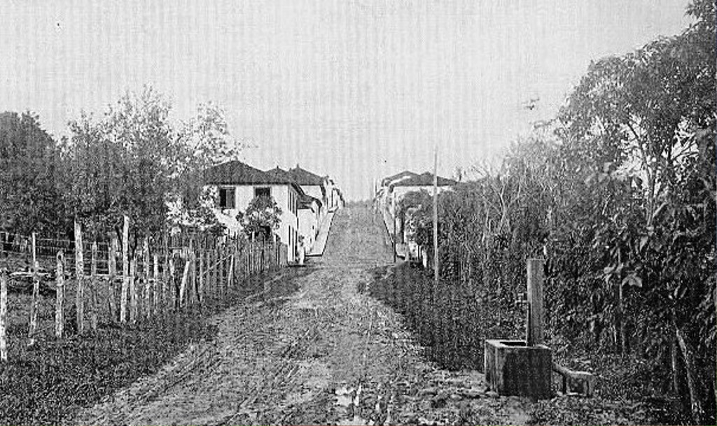 Rua principal de Xiririca em 1929.  Foto Roehne. 