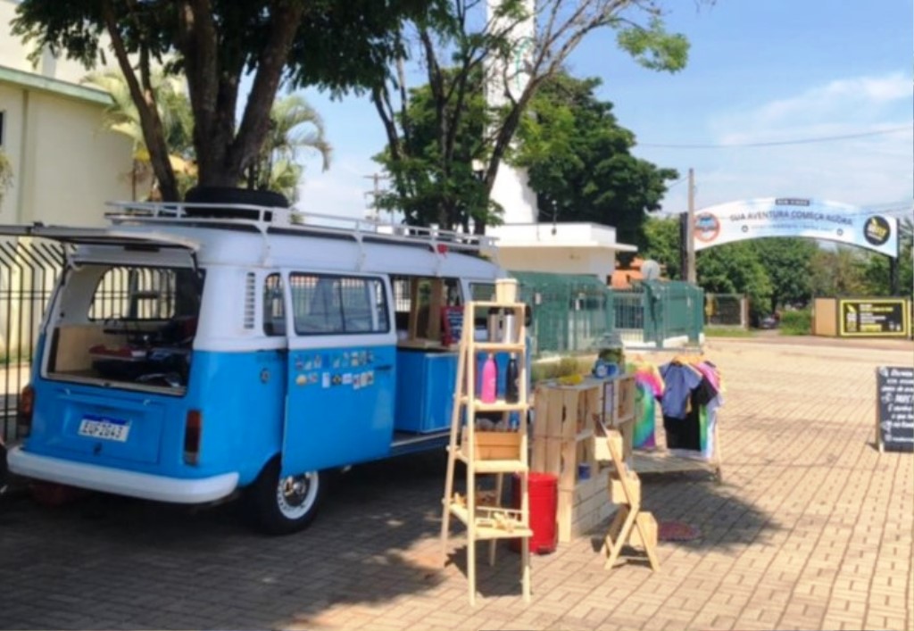 Veja o que tem na kombi de Boituva.