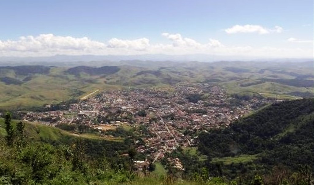 Vista do Morro da Torre, em Divinolândia, SP.