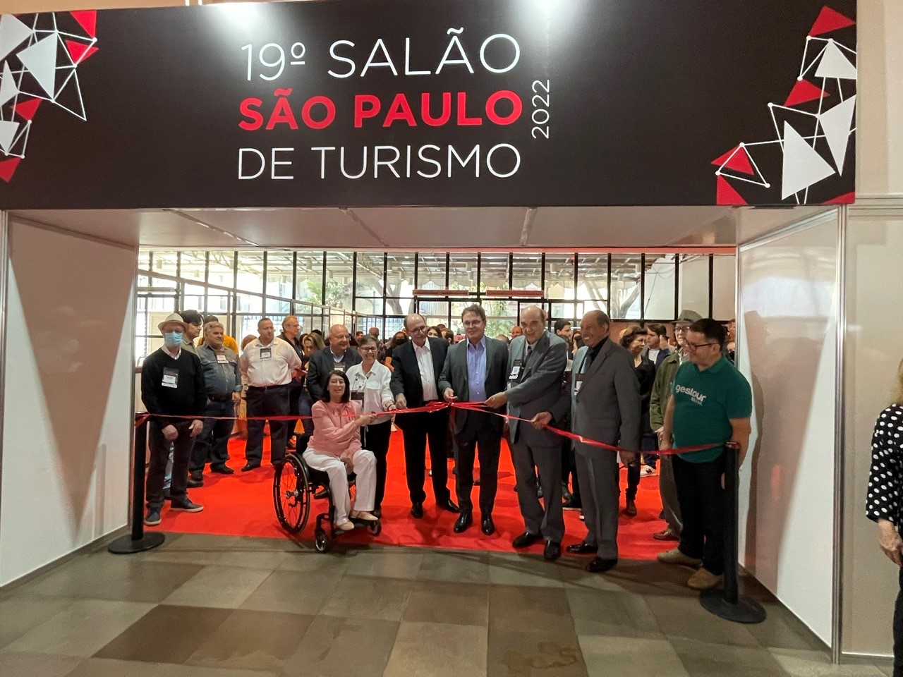 Célia, Suzi, Caramez, Vinícius e Jarbas inauguraram o Salão São Paulo de Turismo.  Foto Alexandra Tahan.
