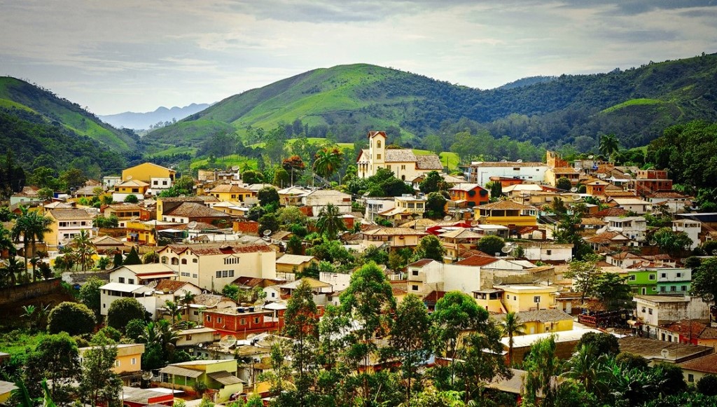 Arapeí, joia encravada entre montanhas.  Foto Ken Chu. 
