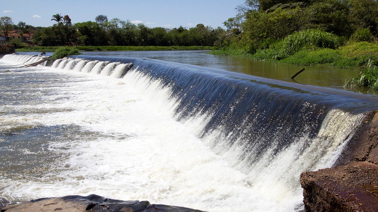 Cachoeira das Emas, Pirassununga (SP).  Foto Marcos Santos/USP.