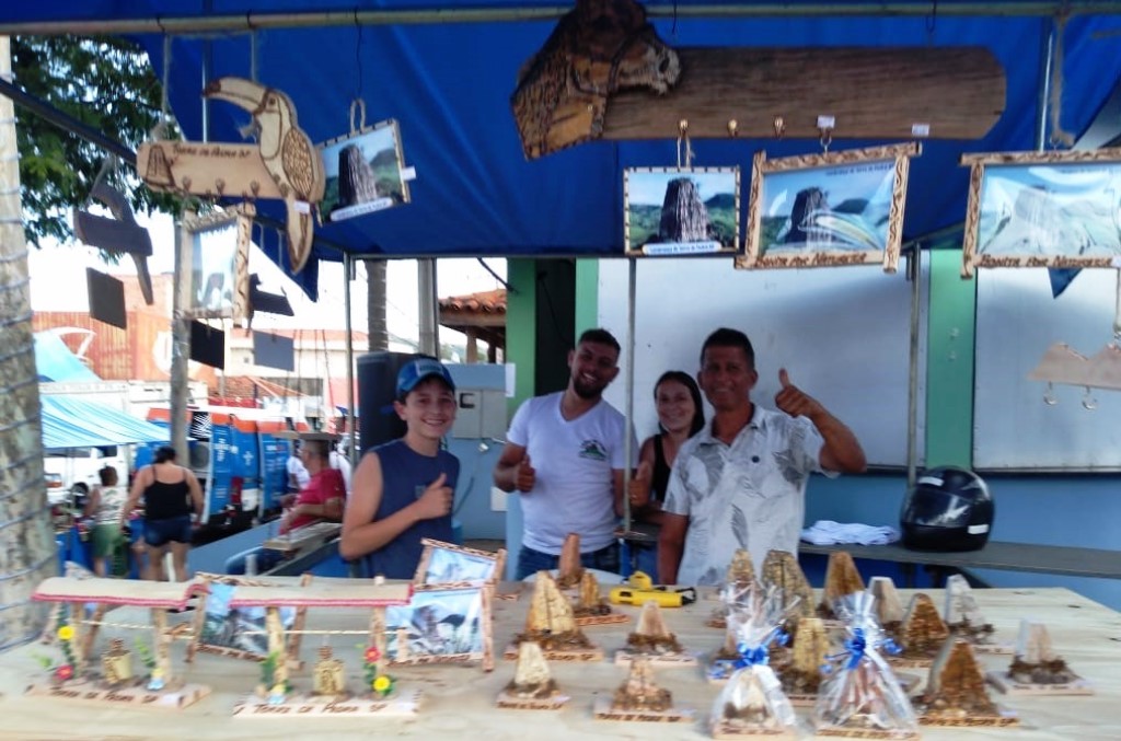 Feira de Artesanato em Torre de Pedra (SP).