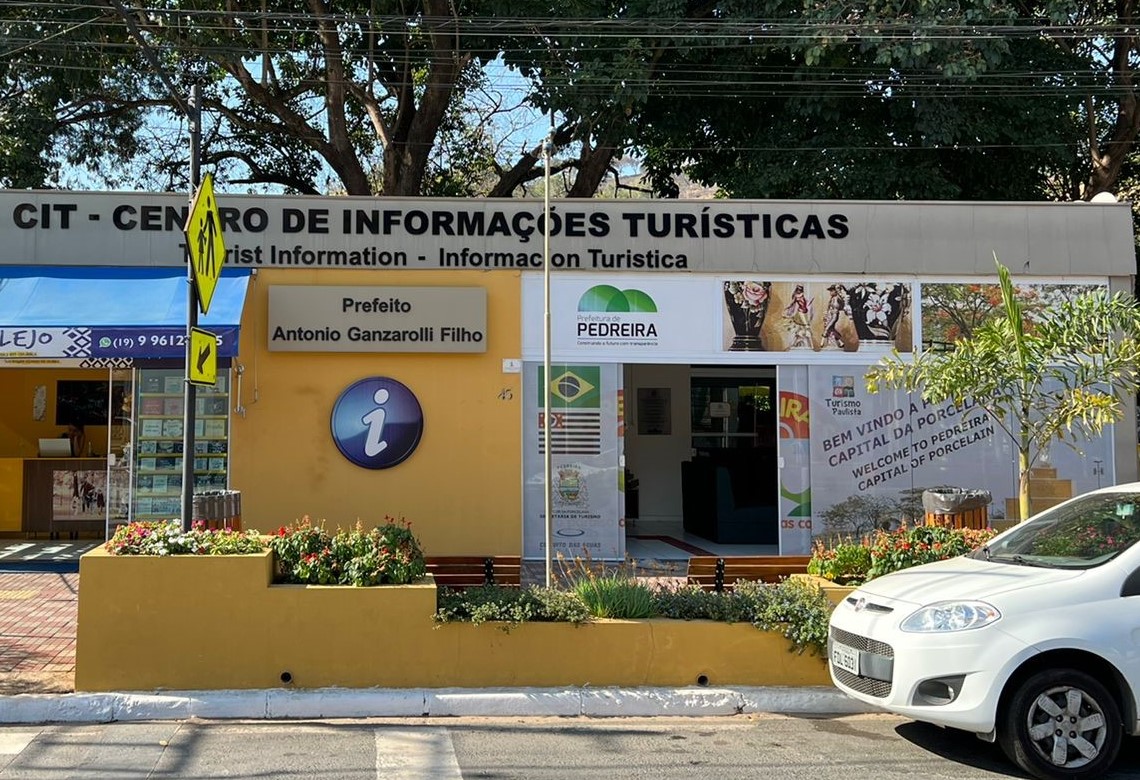 Informações de Pedreira (SP) logo na entrada da cidade.