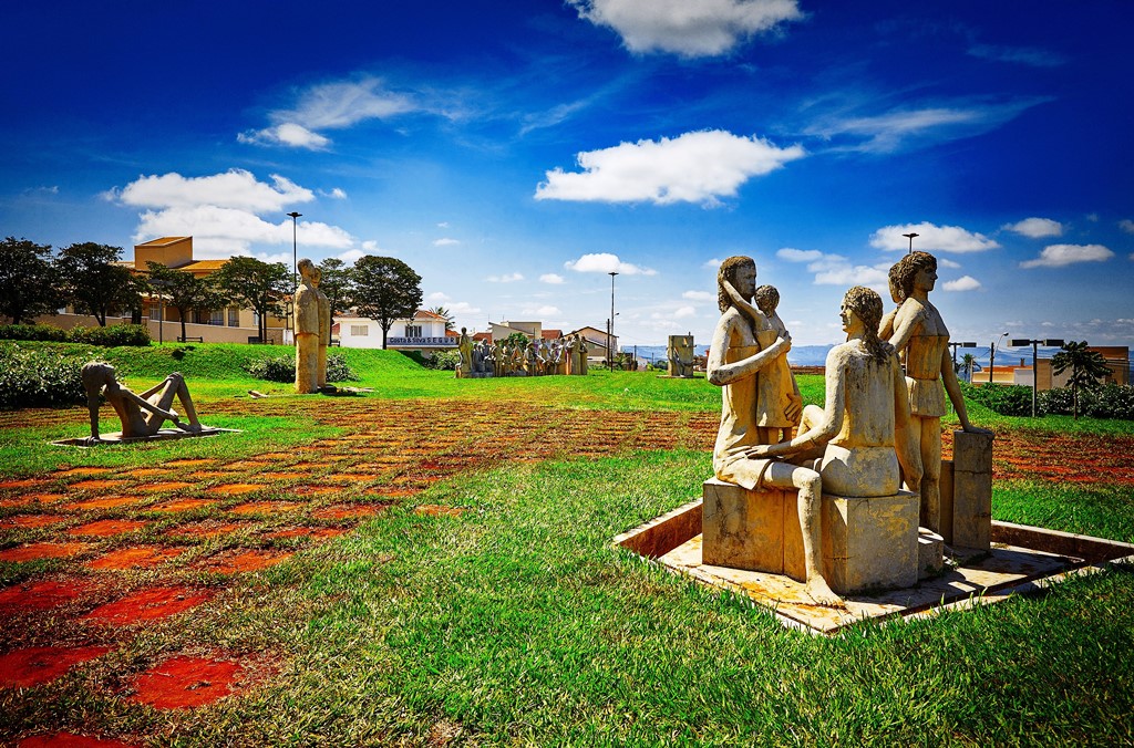 Jardim das Esculturas, em Altinópolis.  Foto Ken Chu. 