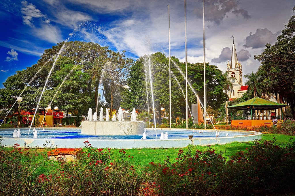 Praça em Sertãozinho.  Foto Alf Ribeiro. 