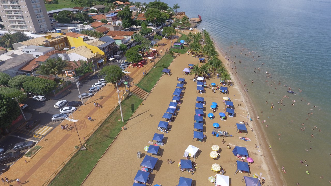 A organizada praia de Rifaina.