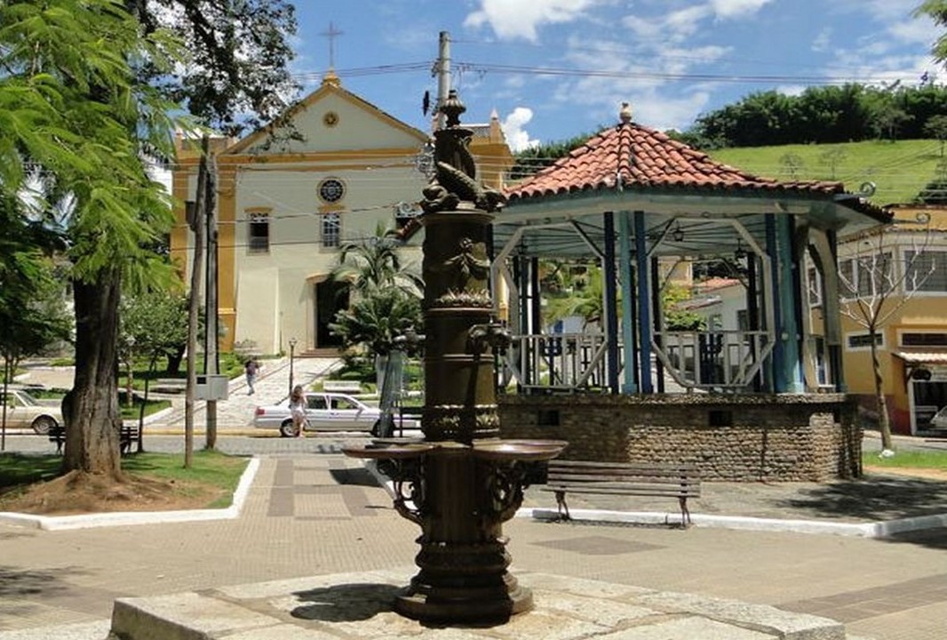 Chafariz de ferro, em Bananal (SP).  