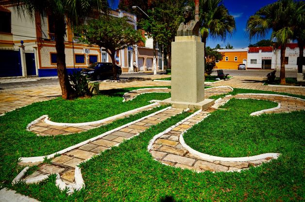 Detalhe de uma praça, em Lorena (SP). Foto Elias Gomes. 