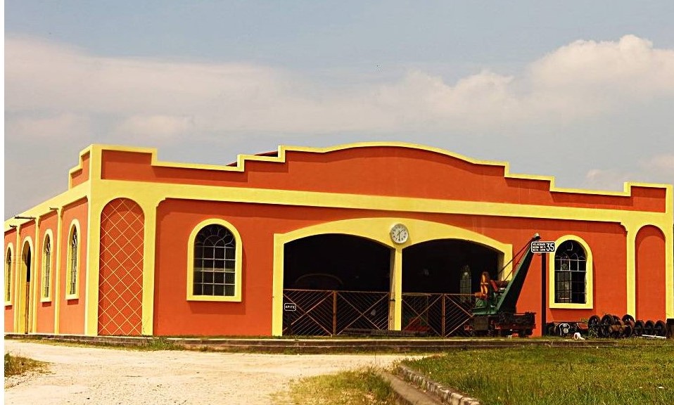 Mairiporã guarda locomotivas e obras de arte.
