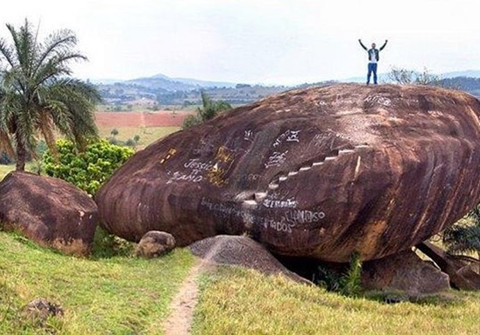 Pedra Balão em S.J.Boa Vista. Foto Tripadvisor.