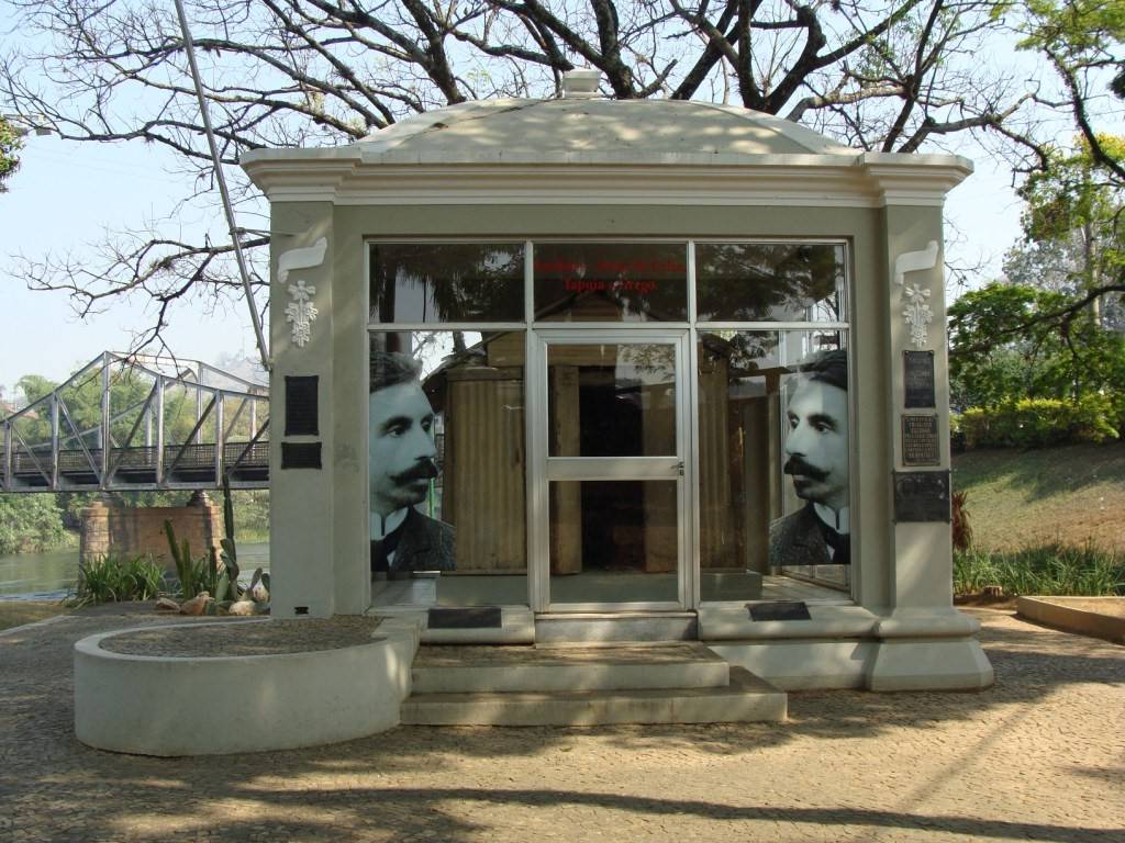 Na cabana de zinco foi escrito “Os Sertões”.