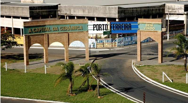 Um dos portais de Porto Ferreira (SP). 